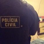 Polícia Civil cumpre buscas e prende dois em flagrante por tráfico de drogas e posse de munição, em Criciúma