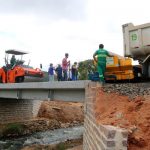 Acesso a comunidade de Rio Pinheiros Baixo começa a ser asfaltado