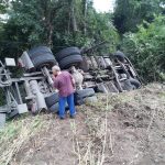 Orleans: Caminhão tomba na rodovia SC-390