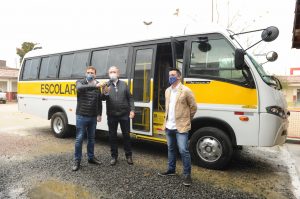 APAE de BN recebe micro-ônibus adaptado