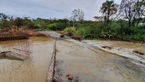 Trânsito interrompido na Ponte do Bianchini