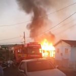 Incêndio atinge residência no bairro Alto Paraná, em Orleans Incêndio atinge residência no bairro Alto Paraná, em Orleans