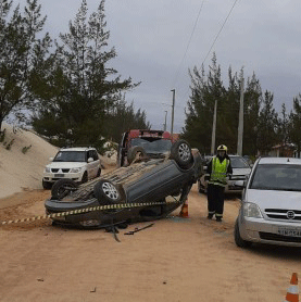 Motorista perde controle do veículo e capota em Jaguaruna