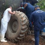 Tratorista fica preso embaixo de trator após queda de pedra, em Braço do Norte