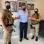 Conselho da Comunidade de Orleans entrega armamento para a Polícia Militar
