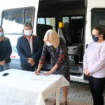 Administração Pública repassa micro-ônibus para Apae de Orleans