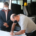 Administração Pública repassa micro-ônibus para Apae de Orleans