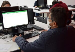 Unibave realiza curso de Excel para empresas
