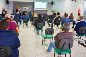 Projeto-piloto busca melhorar eficiência na bovinocultura leiteira Projeto-piloto busca melhorar eficiência na bovinocultura leiteira