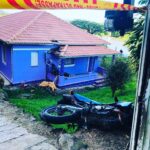 Motociclista perde a vida em saída de pista e colisão Motociclista perde a vida em saída de pista e colisão