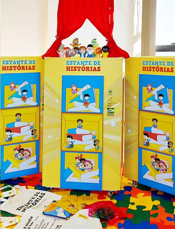 Alliance One entrega estantes com livros para escolas públicas - Portal de Notícias do Sul do Brasil