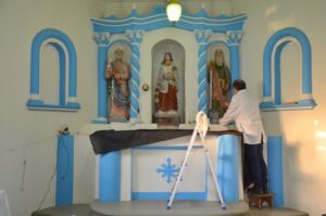 Equipe do Unibave restaura imagens sacras com quase 135 anos em Braço do Norte