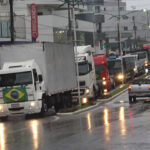 Grande número de caminhões e tratores agrícolas, na carreata deste dia 7, em Orleans