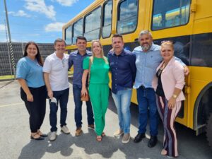 Governo de Siderópolis recebe ônibus escolar