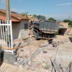Caminhão destrói casa em Braço do Norte