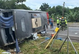Morre em acidente de ônibus cantor Aleksandro da dupla com Conrado Morre em acidente de ônibus cantor Aleksandro da dupla com Conrado