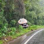 Caminhão-tanque e carro são projetados para fora da pista durante acidente