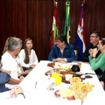 Especialista alemão Hartmut Waßmer é recebido no gabinete do prefeito em Orleans