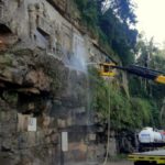 Esculturas do Paredão, em Orleans, passam por limpeza e poda de árvores