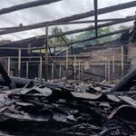 Proprietários combatem incêndio em estufa de fumo com água de poço no interior de Orleans