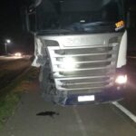 Colisão entre carro e caminhão deixa três pessoas feridas na BR-101 em Içara