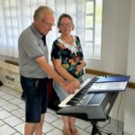 Iniciam aulas de instrumentos musicais para idosos