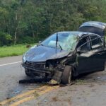 Motorista perde controle e bate carro em barranco na SC-108