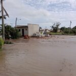 Rompimento de açude deixa moradores de Jaguaruna em meio ao caos
