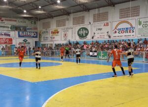 CLUBES 4-S: Futsal já tem bola rolando
