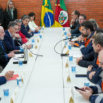 Governador do RS recebe Lula para anúncio de novas medidas voltadas aos afetados pelas chuvas