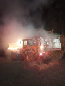 Incêndio atinge carreta em pátio de empresa