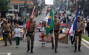 Homenagens a Pátria no Desfile Cívico de Orleans