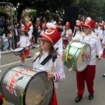 Alunos e professores do Centro Educacional Meta de Orleans participam do Desfile Cívico