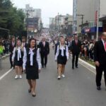 Alunos e professores do Centro Educacional Meta de Orleans participam do Desfile Cívico