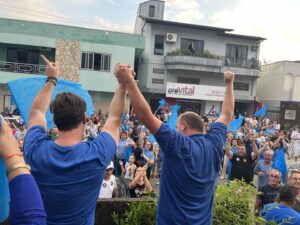 Em Grão-Pará, o atual prefeito Helinho foi reeleito