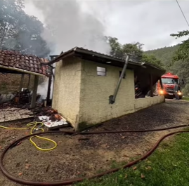 Incêndio destrói casa no interior de Grão-Pará