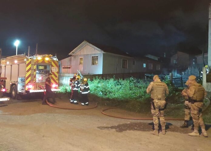 cotidiano-corpo-carbonizado-e-encontrado-em-casa-atingida-por-incendio-em-sc-1-293