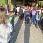 Tecnologia de produção leiteira encanta crianças do Sanitarista Junior em Braço do Norte