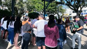 Música que transforma vidas: jovens do SCFV emocionam com apresentação no gabinete