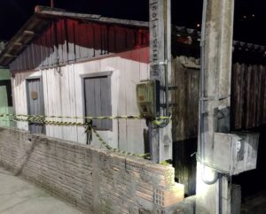 Incêndio em residência mobiliza bombeiros militares em Orleans
