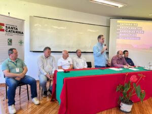 Governo do Estado entrega 131 equipamentos agrícolas para 37 municípios