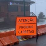 Caminhões com dimensões irregulares são frequentemente flagrados tentando cruzar a Serra do Rio do Rastro