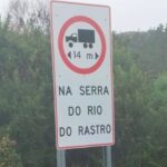 Caminhões com dimensões irregulares são frequentemente flagrados tentando cruzar a Serra do Rio do Rastro