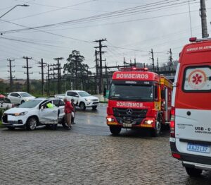 Dois veículos colidem na Rodovia SC 108 em Orleans Dois veículos colidem na Rodovia SC 108 em Orleans