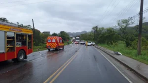 Acidente envolvendo três veículos deixa vítima fatal na SC-370, em Braço do Norte Acidente envolvendo três veículos deixa vítima fatal na SC-370, em Braço do Norte