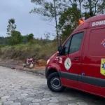 Adolescente fica ferido após acidente entre moto e quadriciclo em Treze de Maio Adolescente fica ferido após acidente entre moto e quadriciclo em Treze de Maio