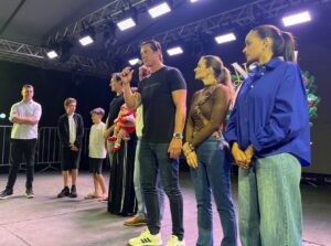 Chegada do Papai Noel lota a Praça Padre Röer em Braço do Norte