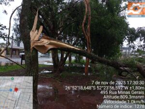 Forte temporal causa estragos no Oeste de Santa Catarina Forte temporal causa estragos no Oeste de Santa Catarina