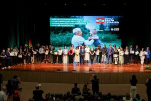 Unibave é contemplado com recursos do Fundo Estadual do Idoso para projeto com abelhas-sem-ferrão