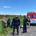 Carro atinge ciclista que é arremessado e fica em estado grave